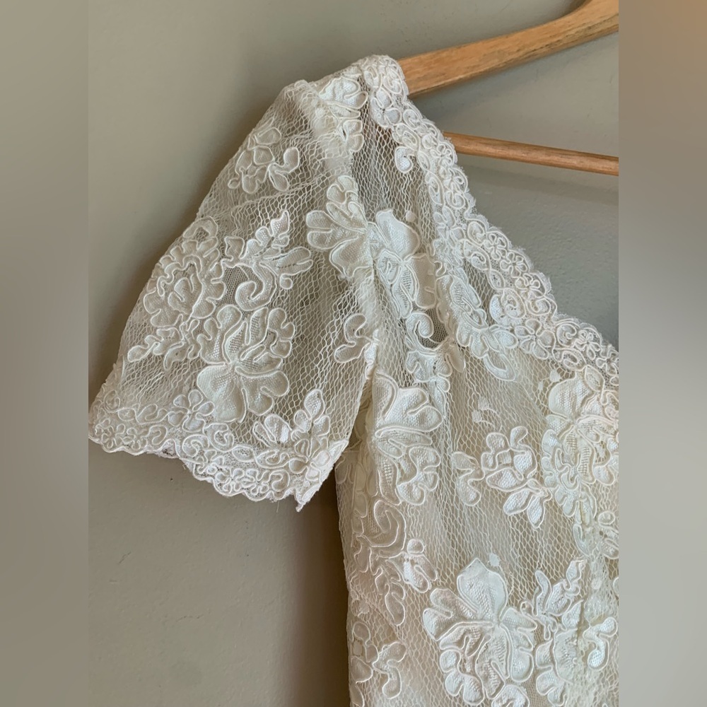 Elegant Lace Blouse - Cream - Picture 2 of 8